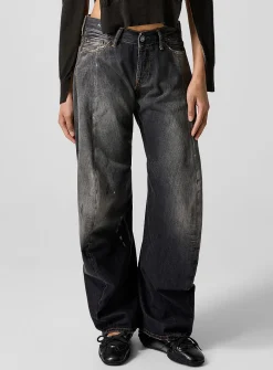 2006 distressed barrel-leg jean