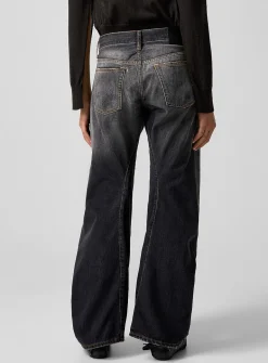 2006 distressed barrel-leg jean