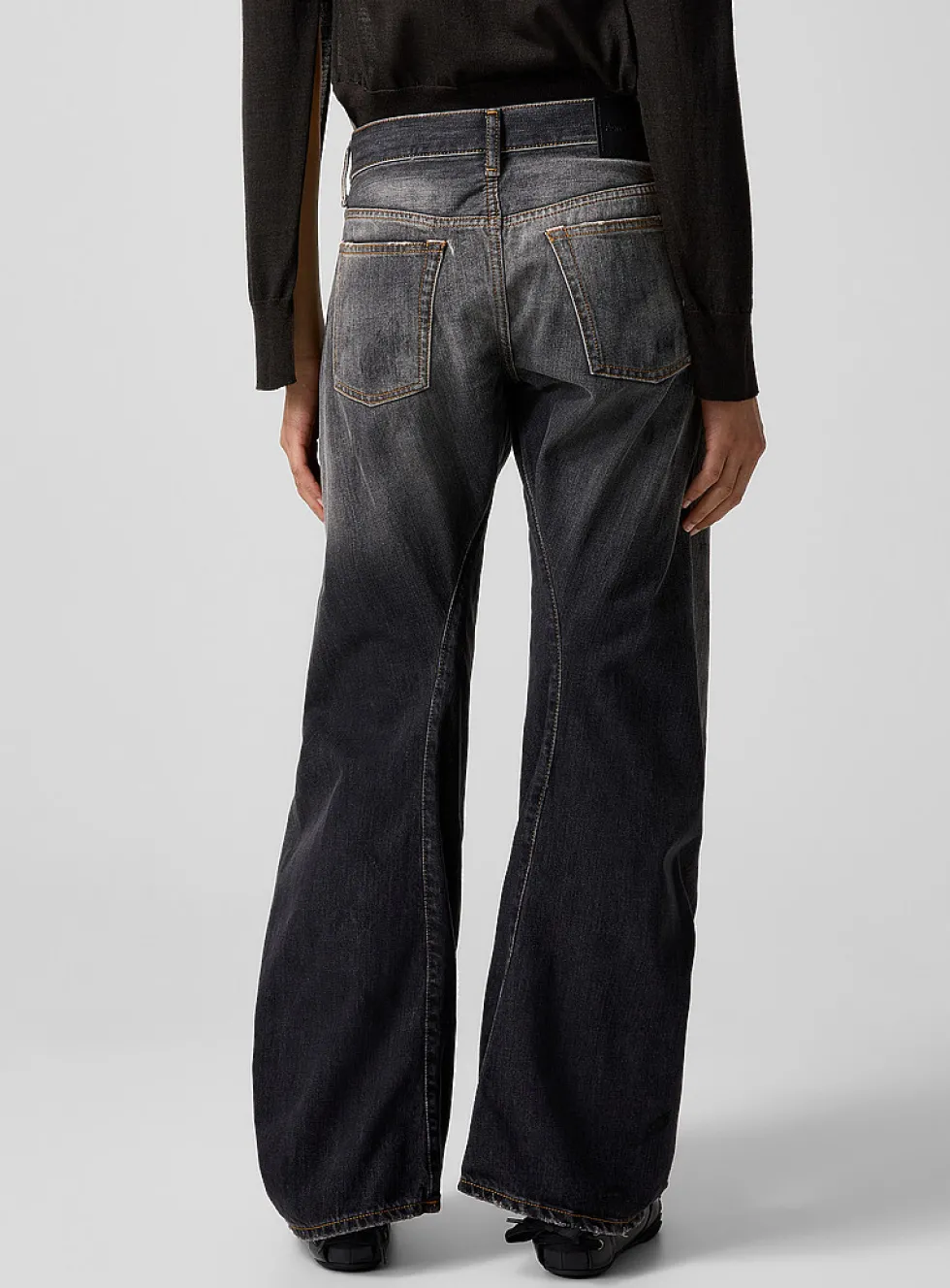 2006 distressed barrel-leg jean