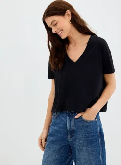 100% organic cotton boxy V-neck T-shirt