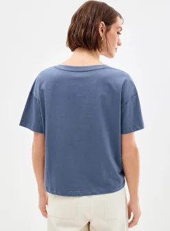 100% organic cotton boxy V-neck T-shirt