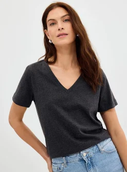 100% organic cotton V-neck T-shirt