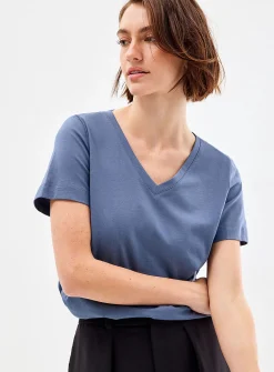 100% organic cotton V-neck T-shirt