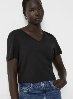 100% organic cotton V-neck T-shirt