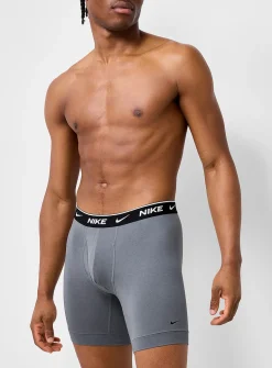 6" white-logo boxer briefs