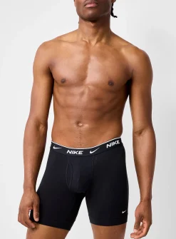 6" white-logo boxer briefs