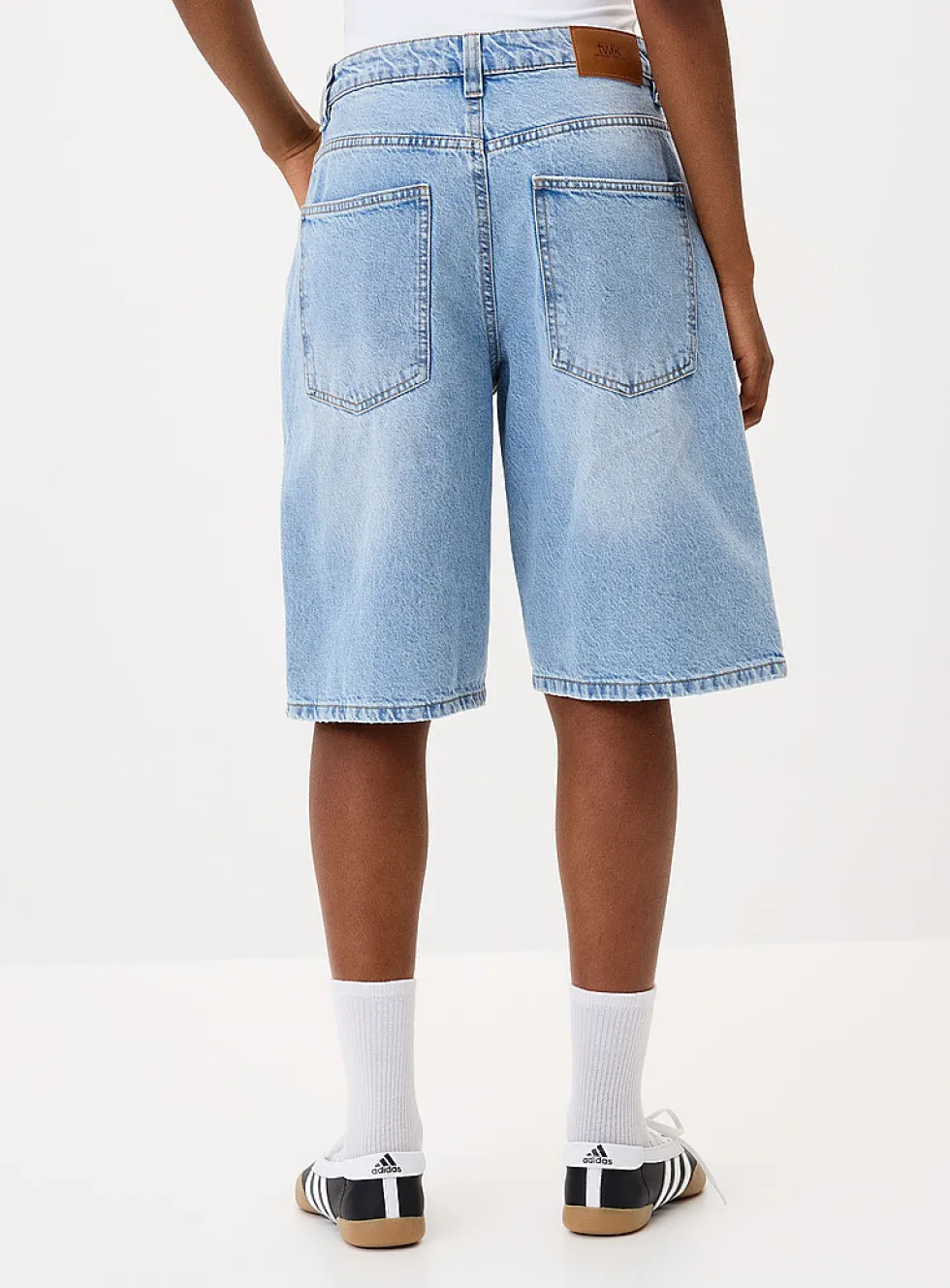 Accent stitching jort