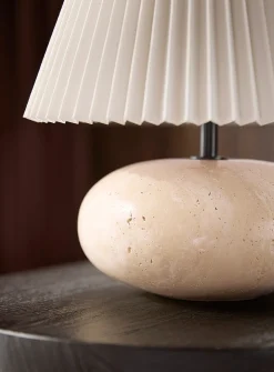 Accordion-pleat table lamp