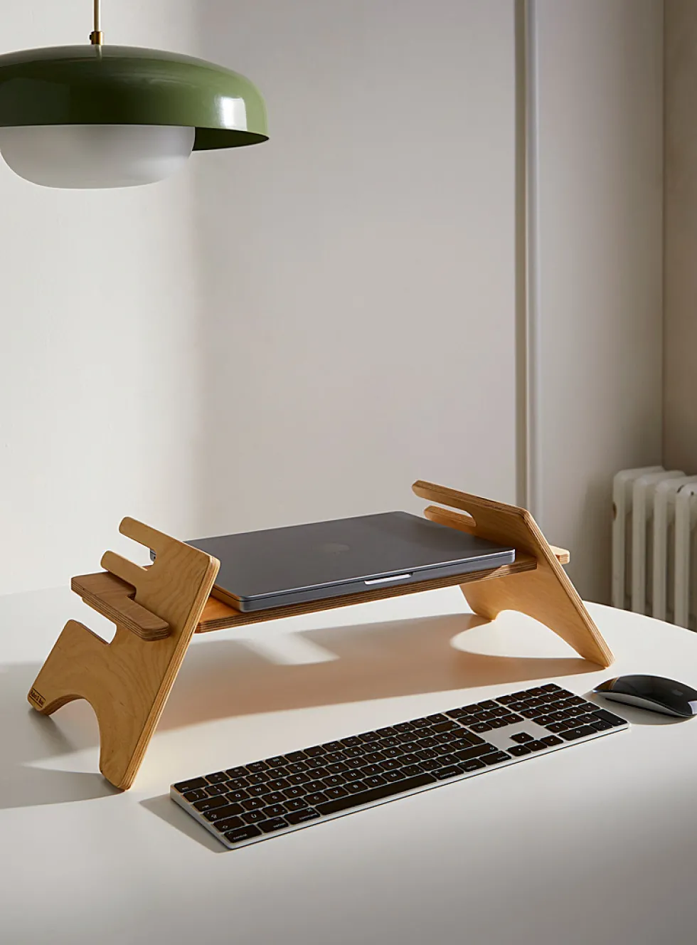 Adjustable height computer stand