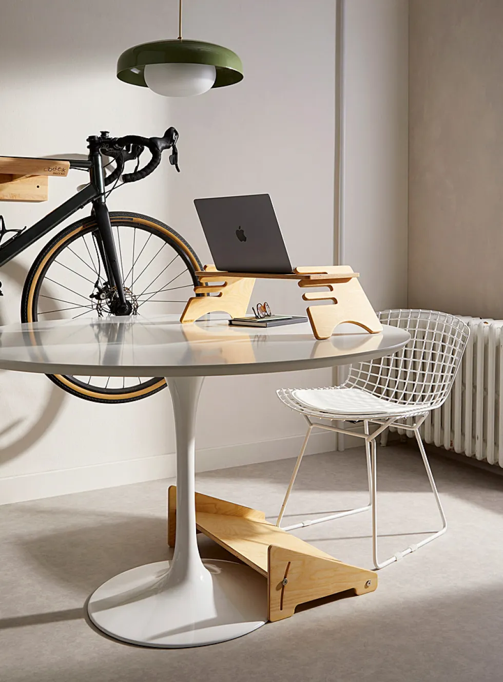 Adjustable height computer stand