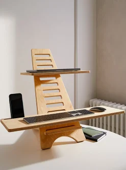 Adjustable height workstation