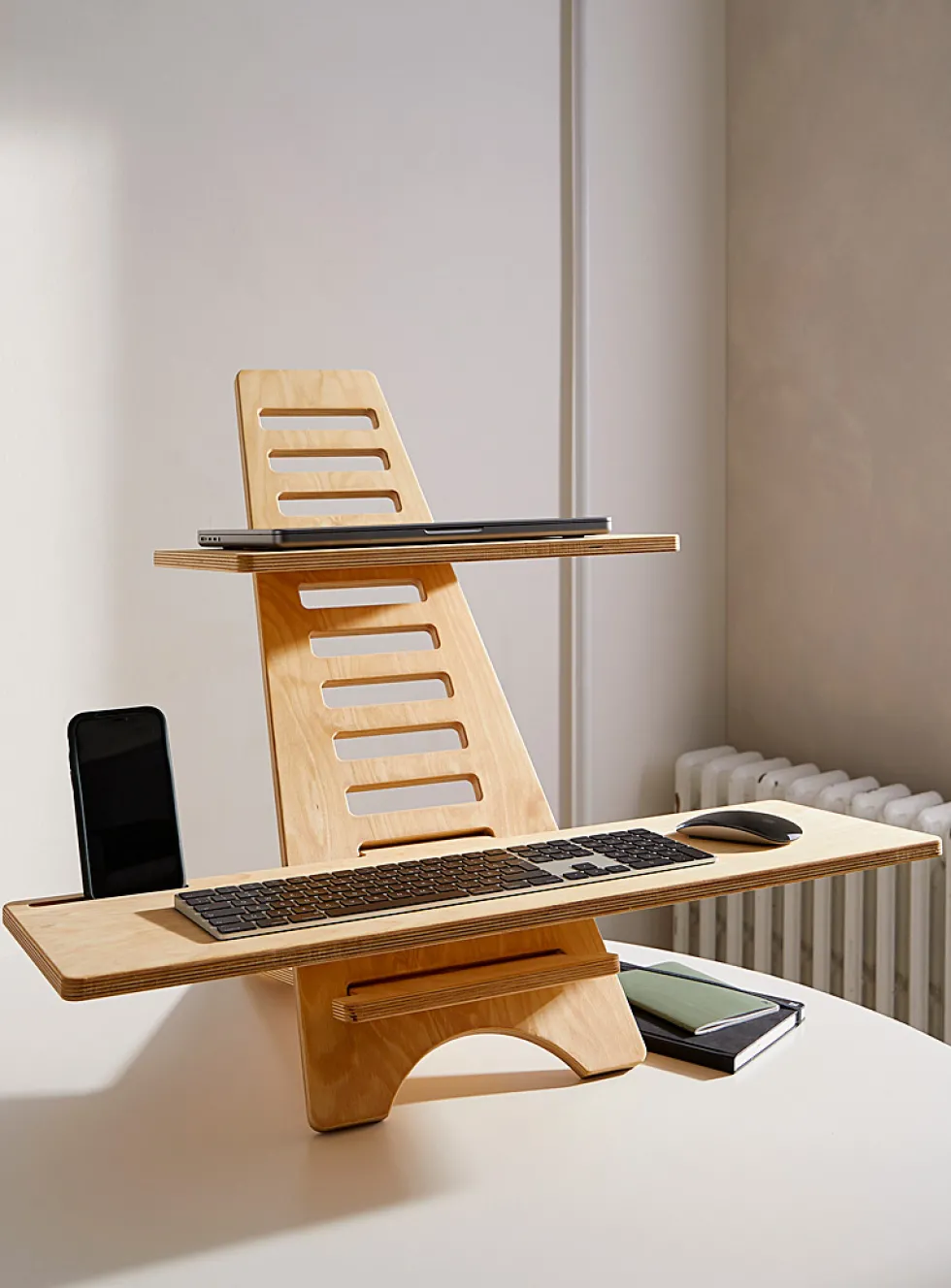 Adjustable height workstation