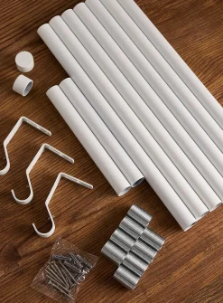 Adjustable white curtain rod