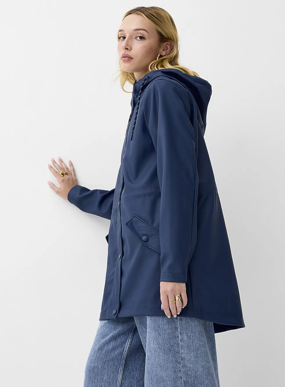 Adjustable-waist coated raincoat