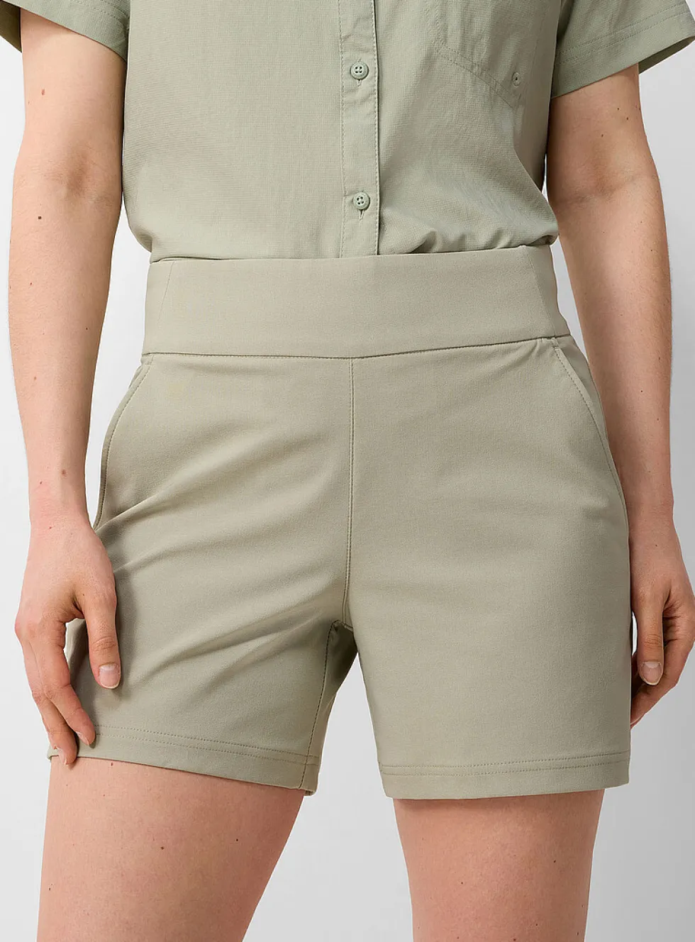 All Seasons stretch short
