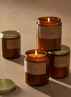 Amber & moss scented candle