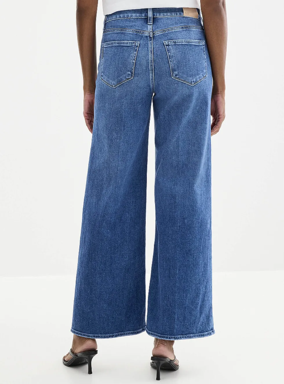 Anessa medium-indigo jean