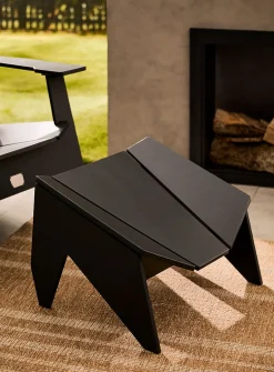 Angular outdoor footrest
