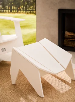 Angular outdoor footrest