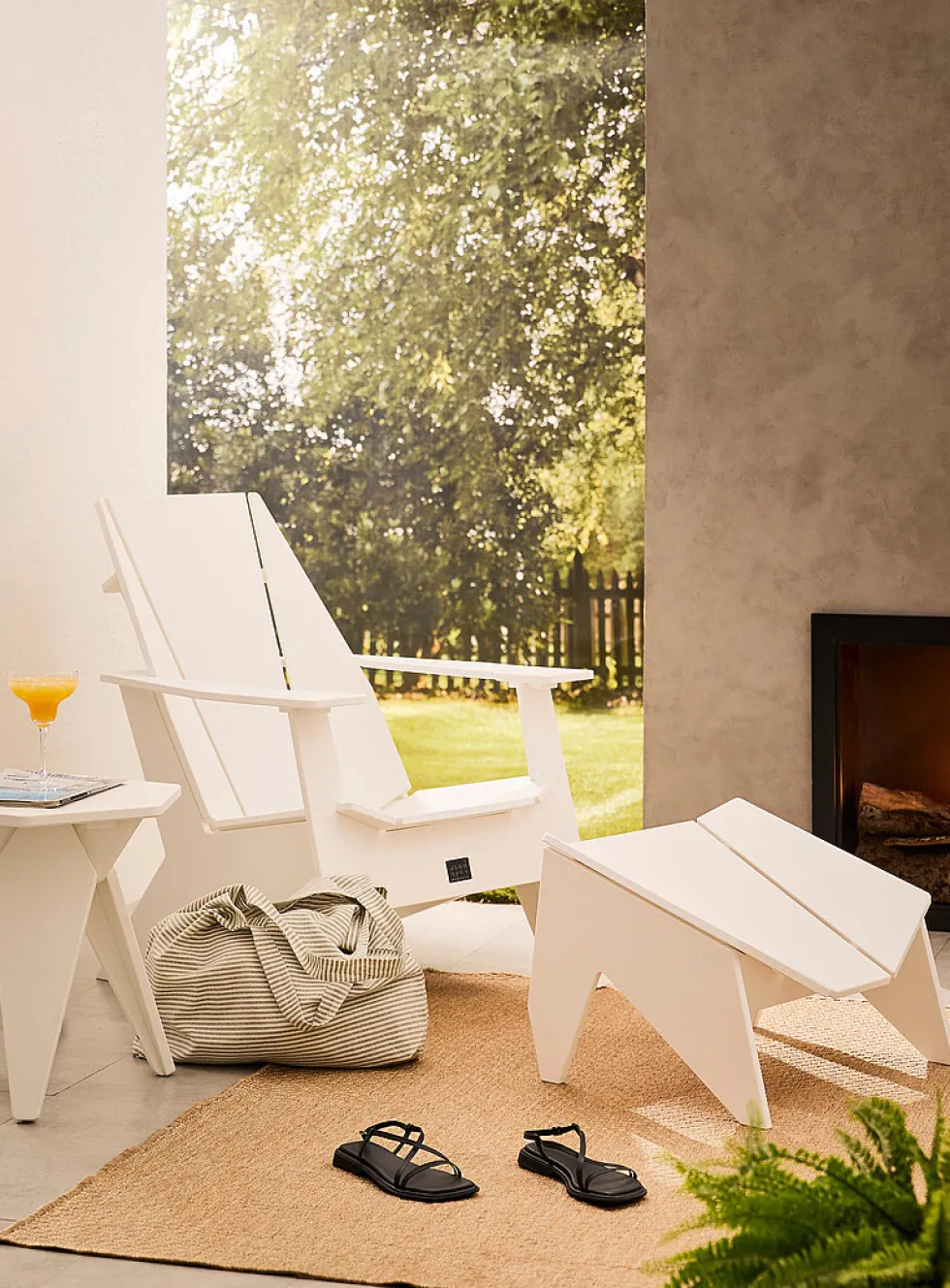 Angular outdoor footrest
