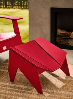 Angular outdoor footrest