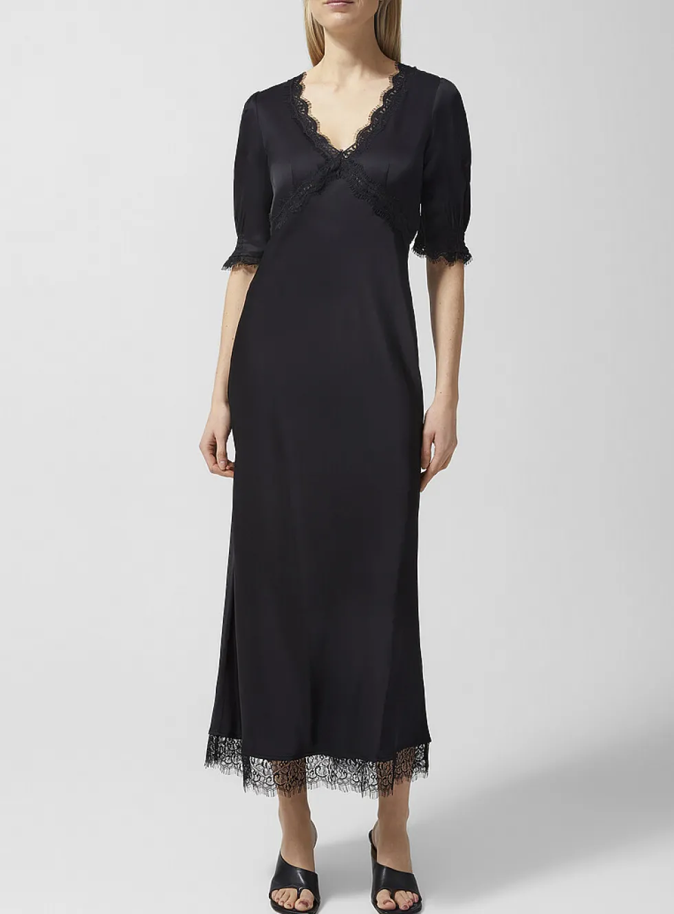 Annina satiny V-neck dress