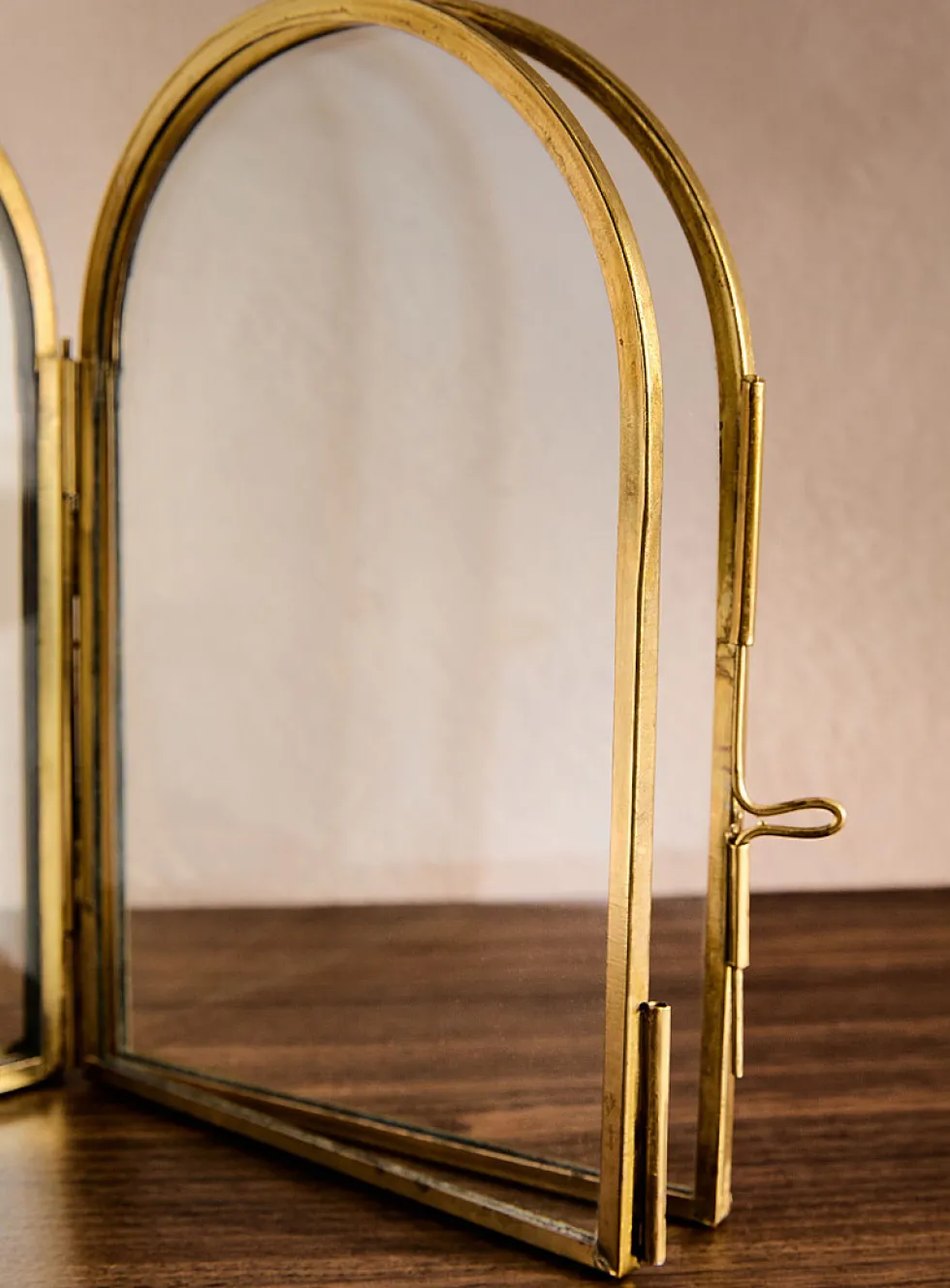 Antique brass arch-shaped double frame