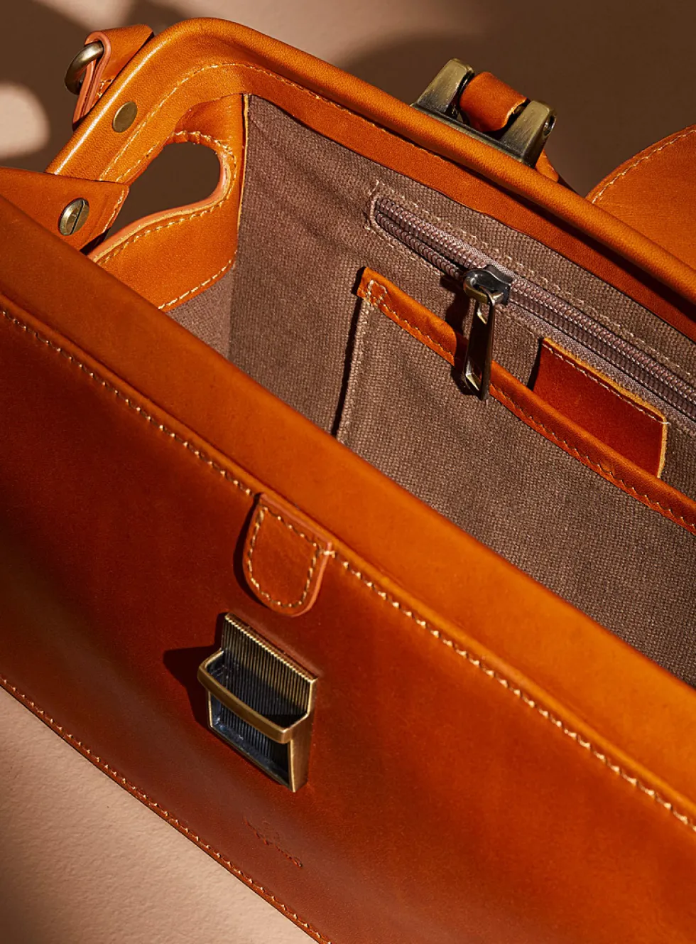 Apex structured handbag