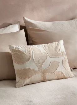 Appliqué flowers removable-cover cushion