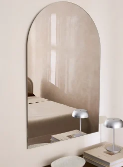 Arched all-glass mirror