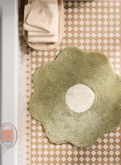 Artistic flower bath mat
