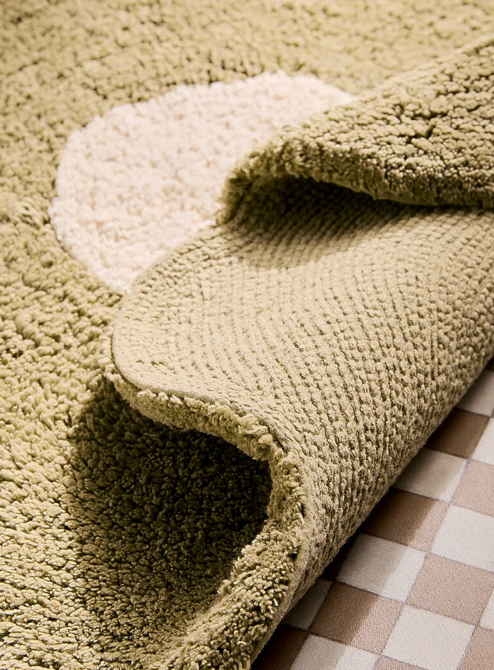 Artistic flower bath mat