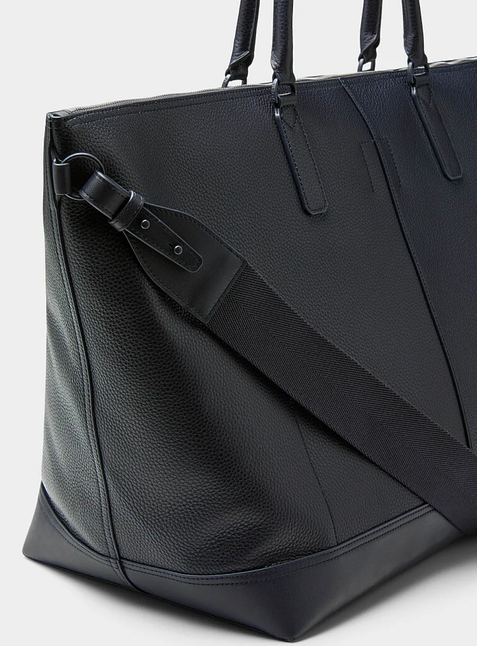 Asymmetric pocket travel bag