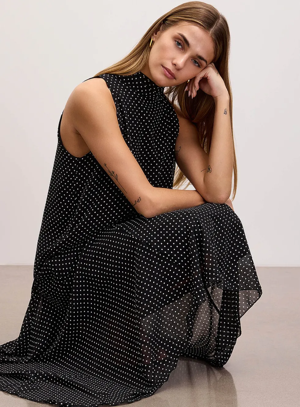 Asymmetric polka-dotted chiffon scarf-collar dress