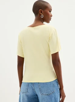 Asymmetrical hem pleated T-shirt