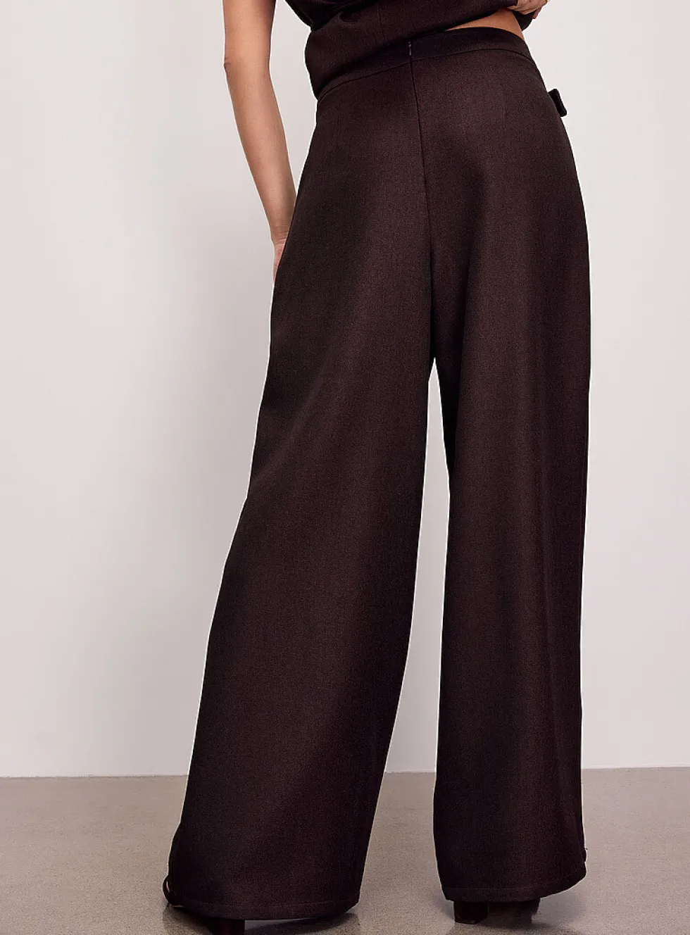 Asymmetric-belt pleated wide-leg pant