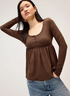 Back bow open neckline T-shirt