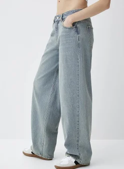 Baggy low-rise jean