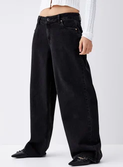 Baggy low-rise jean