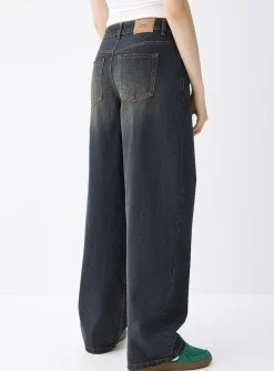 Baggy low-rise jean