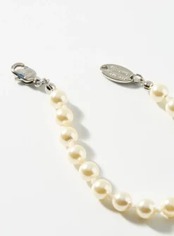 BaGlimmering bas-relief iridescent bead necklace