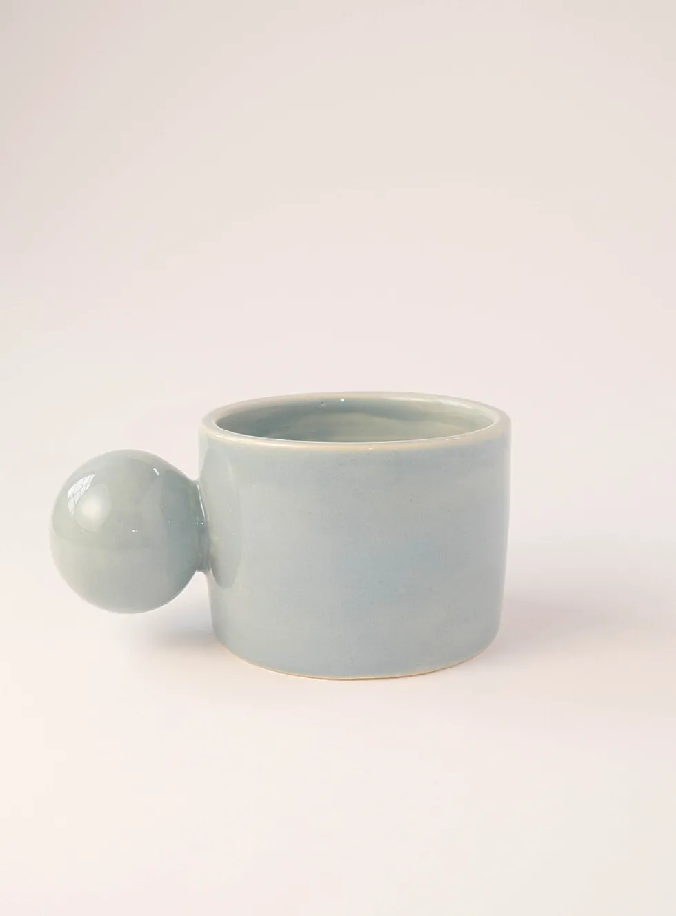 Ball handle mug