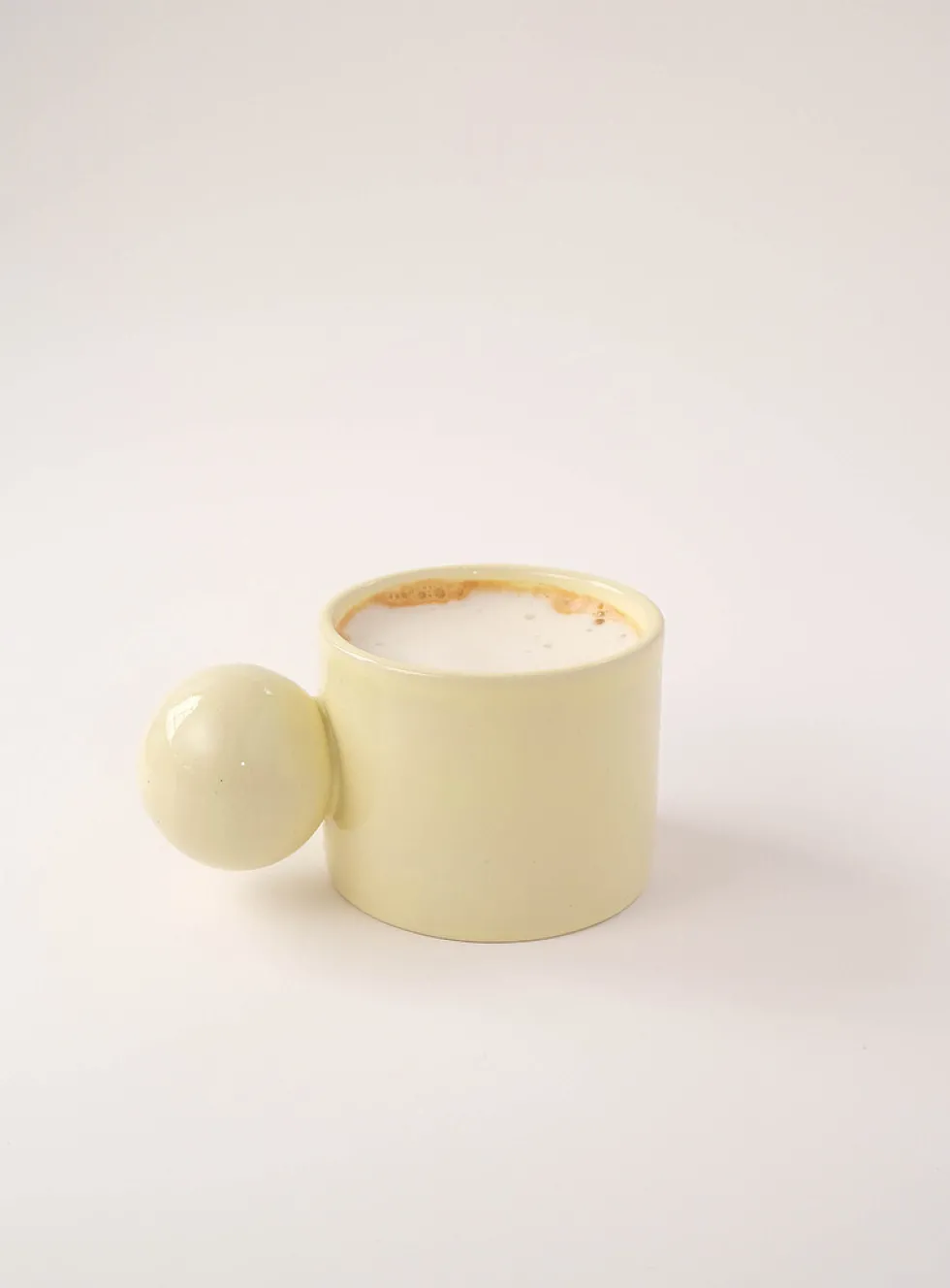 Ball handle mug