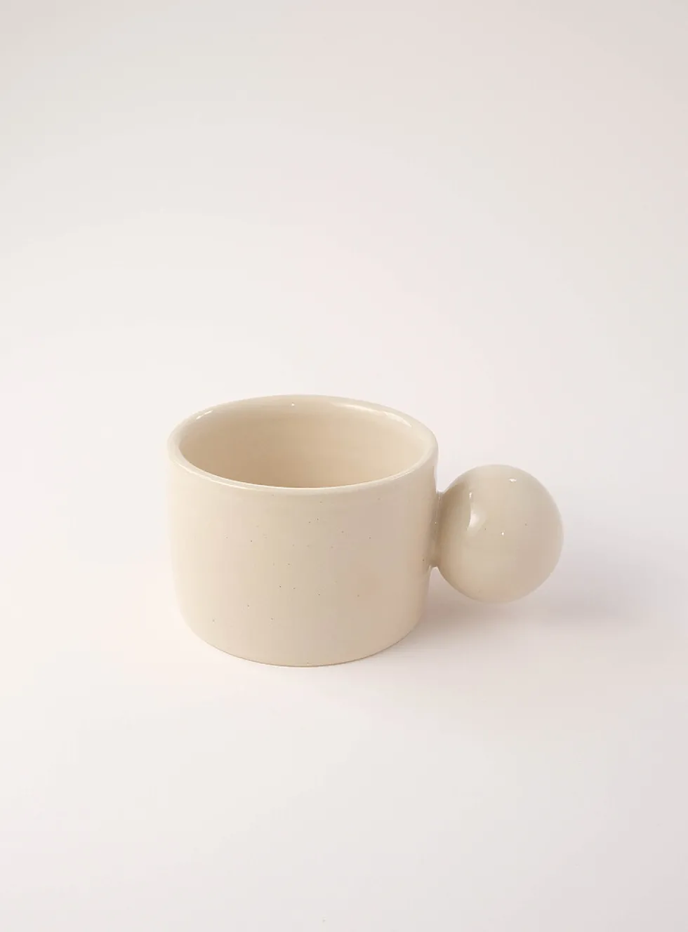 Ball handle mug