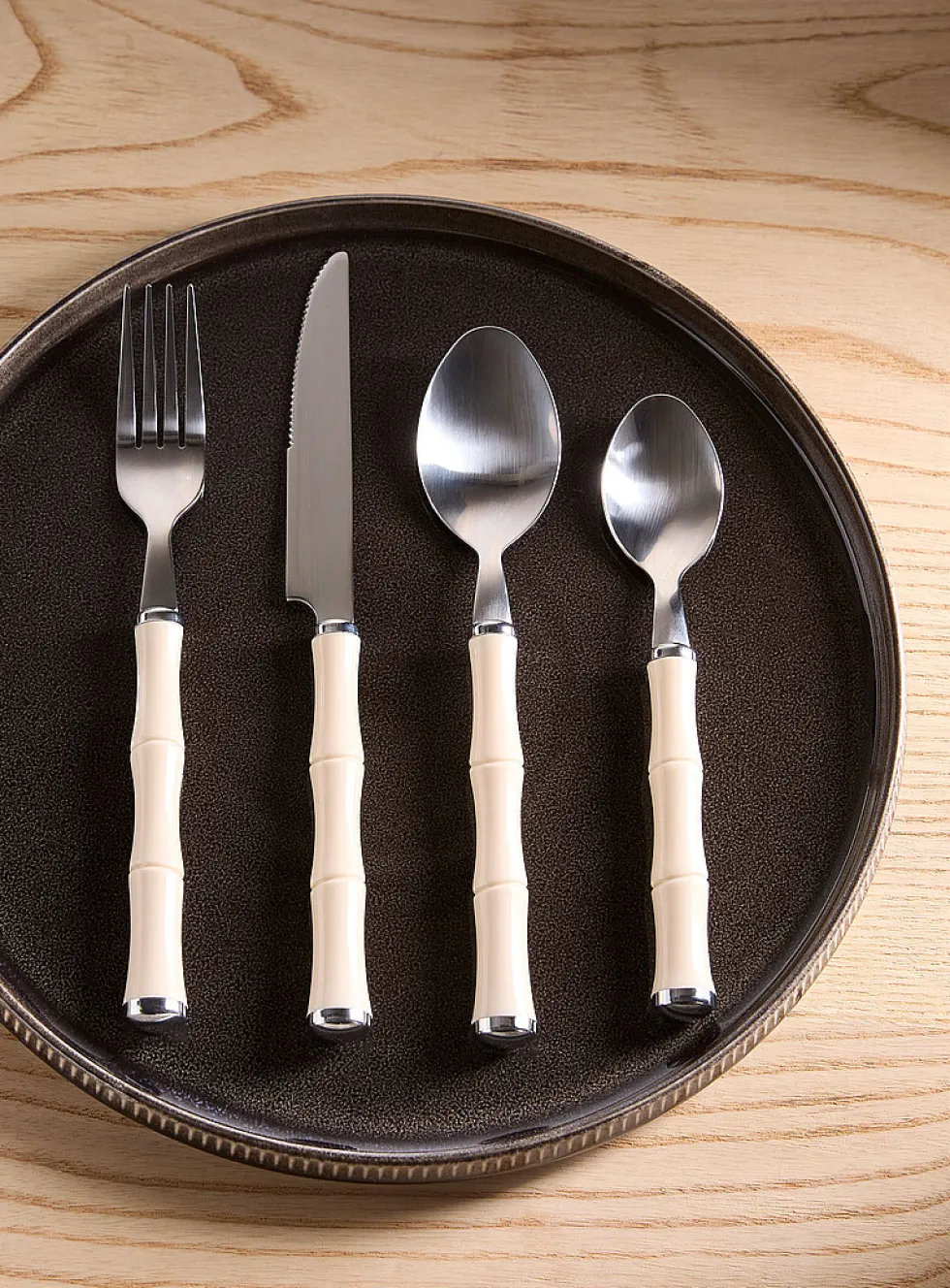 Bamboo-style utensils