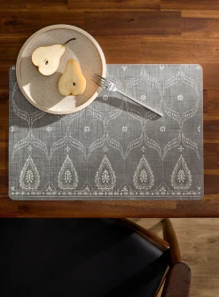 Bandana-inspired pattern placemat