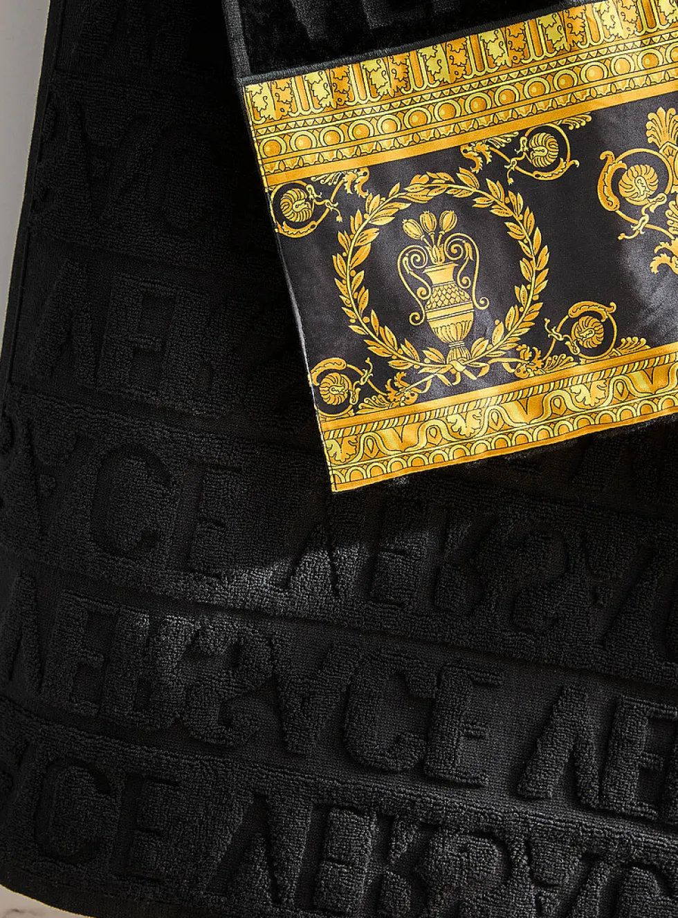 Baroque bath towel