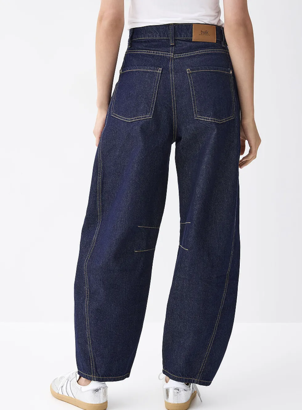 Barrel jean