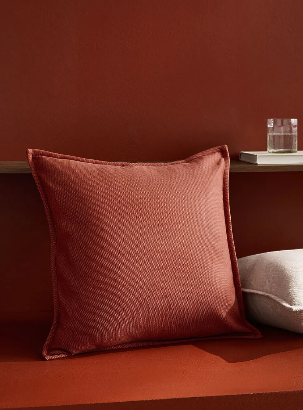 Basket weave knit removable-cover cushion