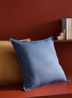 Basket weave knit removable-cover cushion